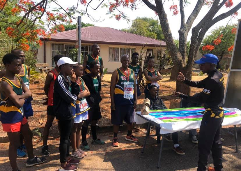 Coach briefing young runners — WDD 2019